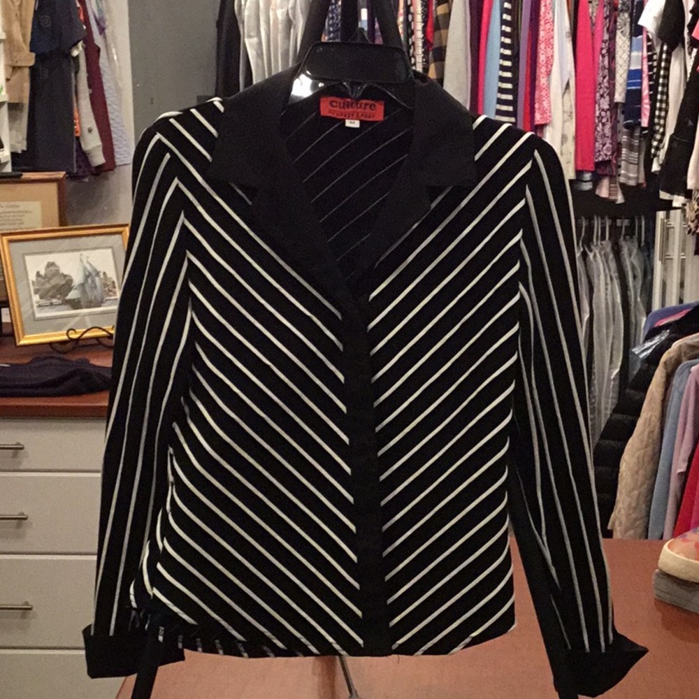 Culture but Krazy Larry. Size M. Black/white Stripe Blouse like New